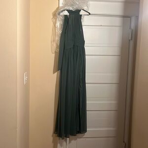 Azazi bridesmaid dress
-size: A6 (fits size 6-8)